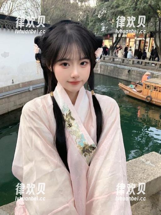 我划着“51吃瓜网站”，顺便收集年轻人的“免费吃瓜”秘籍。