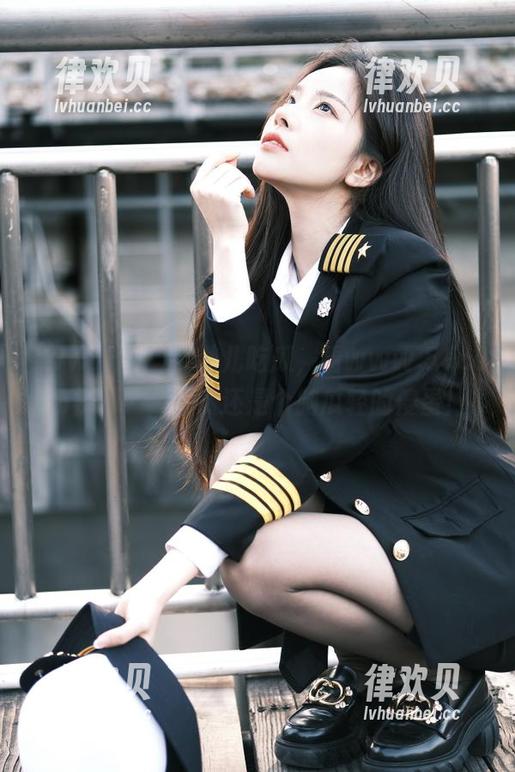 可劲儿吃瓜，看www.51com视频，我果然还是个脑瓜轻的傻蛋！