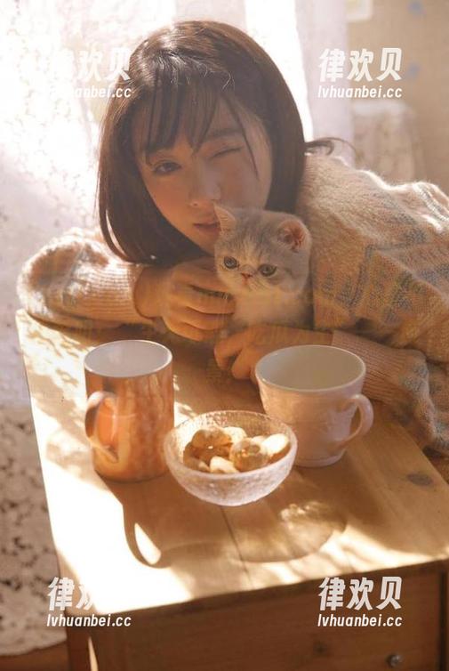 观看mmzztt.com，心里不停念叨：“生无可恋，吃瓜为生”——应景！