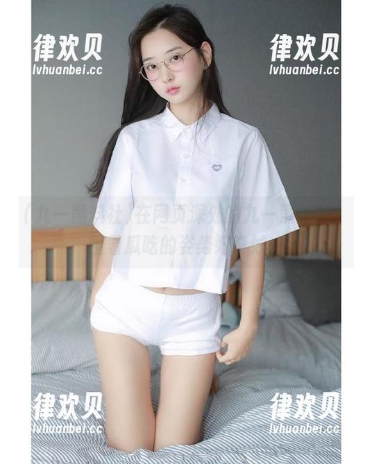 在网页深处的九一黑料社，围着瓜吃的姿势好奇妙。