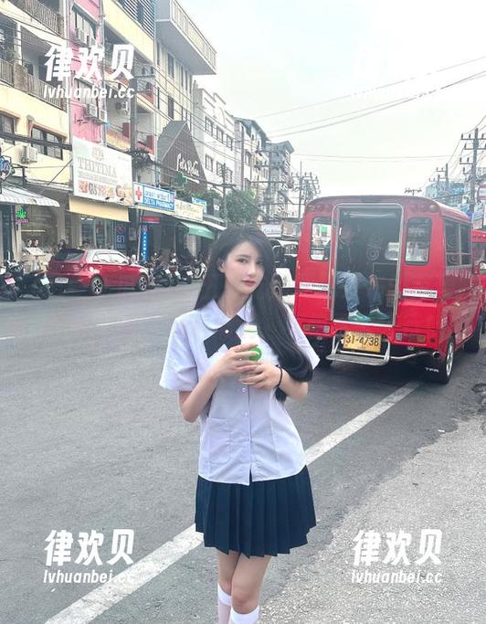 “五一吃瓜网”发布的苹果APP，上面好料满满，不愧春季先行！