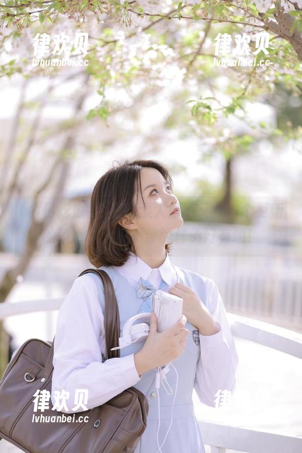 今日吃瓜入口，又是一个更新的惊奇，大瓜不停的样子好有趣！