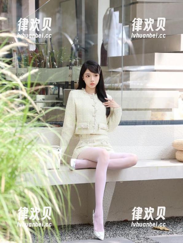 今日吃瓜：风云变幻的热门大瓜，你可得好好观看，别被突然冒出来的瓜给吓到哦！