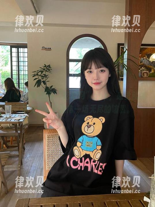 吃瓜网 观看“吃瓜网”app,感觉就像被无形的手推向一场无尽的喧嚣。
