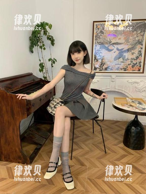 这是我在黑网料app上捡到的欢乐，看了有点莫名！